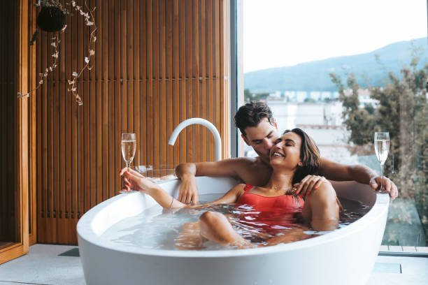 Jacuzzi Bath Couple in Thane